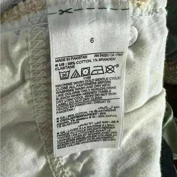 Old Navy O.G straight secret smooth pockets cutoff denim shorts sz 6, button-fly - Picture 3 of 6